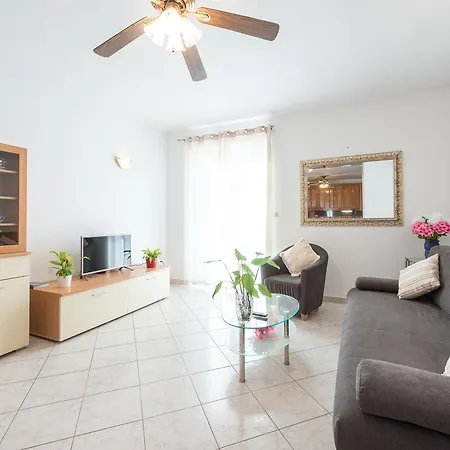 View Port Apartment
